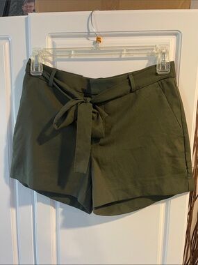 Banana Republic Olive Green Tie-Waist 4” Shorts Size 6
